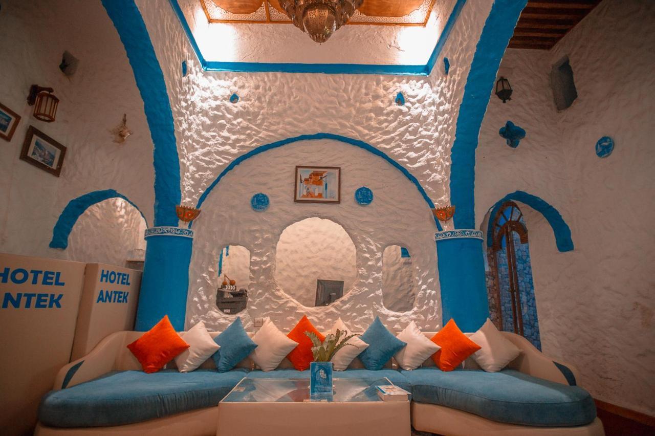 Antek Riad 3*