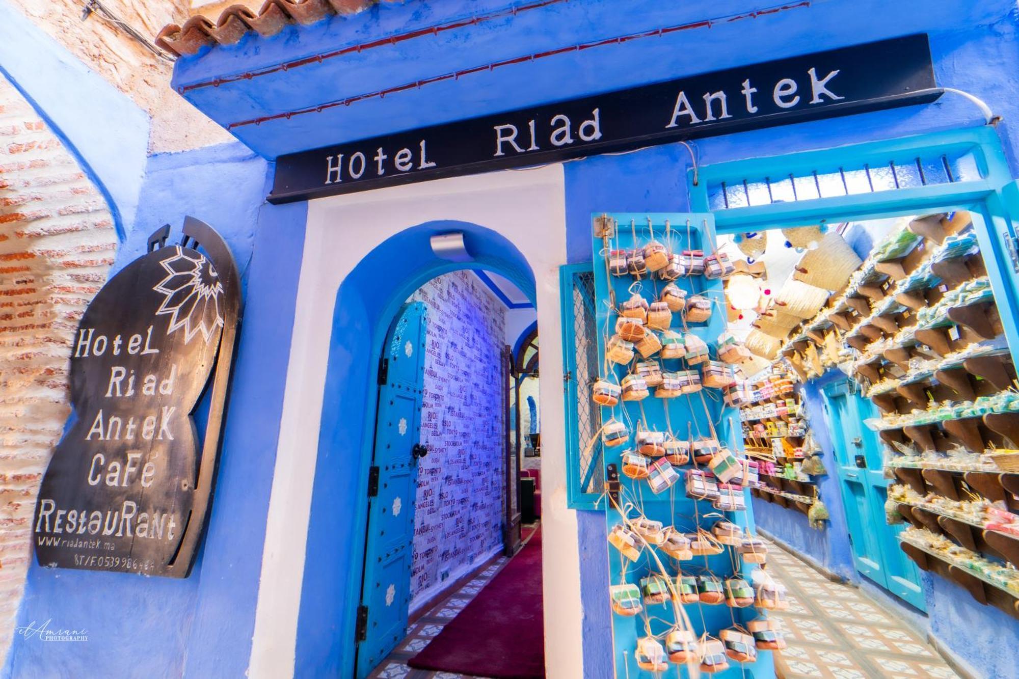 Antek Riad