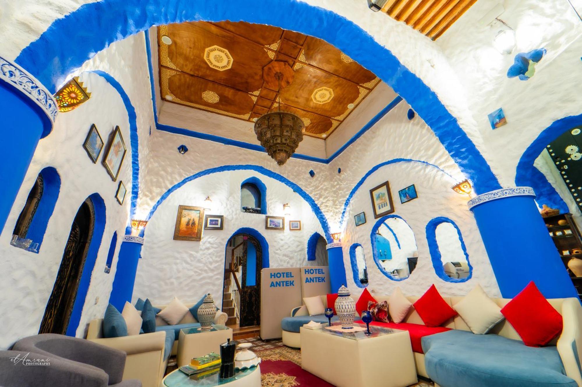 Antek Riad